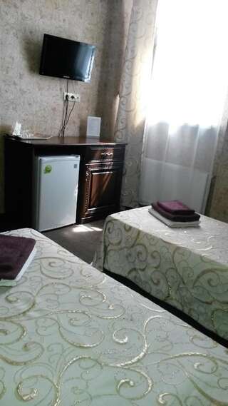 Гостиница Дольче Вита Краснодар Стандартный двухместный номер с 2 отдельными кроватями-1