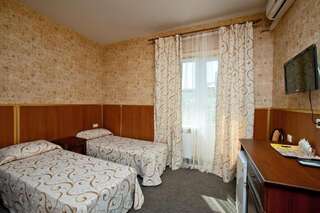 Гостиница Дольче Вита Краснодар Улучшенный двухместный номер с 1 кроватью или 2 отдельными кроватями и балконом-3