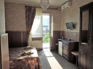 Гостиница Дольче Вита Краснодар Улучшенный двухместный номер с 1 кроватью или 2 отдельными кроватями и балконом-1